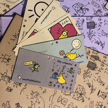 Carica l'immagine nel visualizzatore di Gallery, Carta da Regalo BUON COMPLEANNO Pennuti Skizzati 5 fogli + 4 chiudipacco