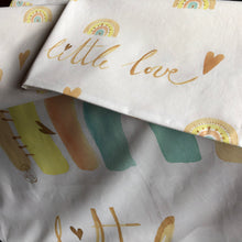 Carica l'immagine nel visualizzatore di Gallery, Set Lenzuola lettino 120x60 “Arcobaleno”