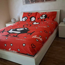 Carica l'immagine nel visualizzatore di Gallery, Copripiumone matrimoniale Love is Love Pennuti Skizzati