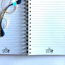 Carica l'immagine nel visualizzatore di Gallery, Quaderno Pennuti Skizzati a righe spiralato