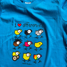 Carica l&#39;immagine nel visualizzatore di Gallery, T-Shirt BAMBINI- I ❤️ DIFFERENCES Pennuti Skizzati

